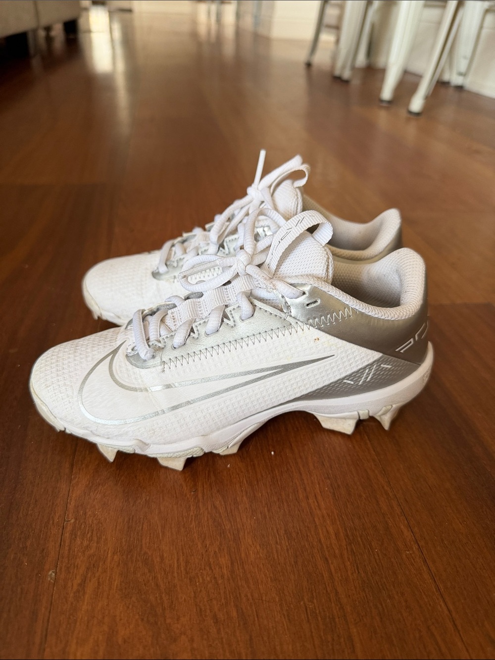 Nike Kids White & Silver Baseball Cleats